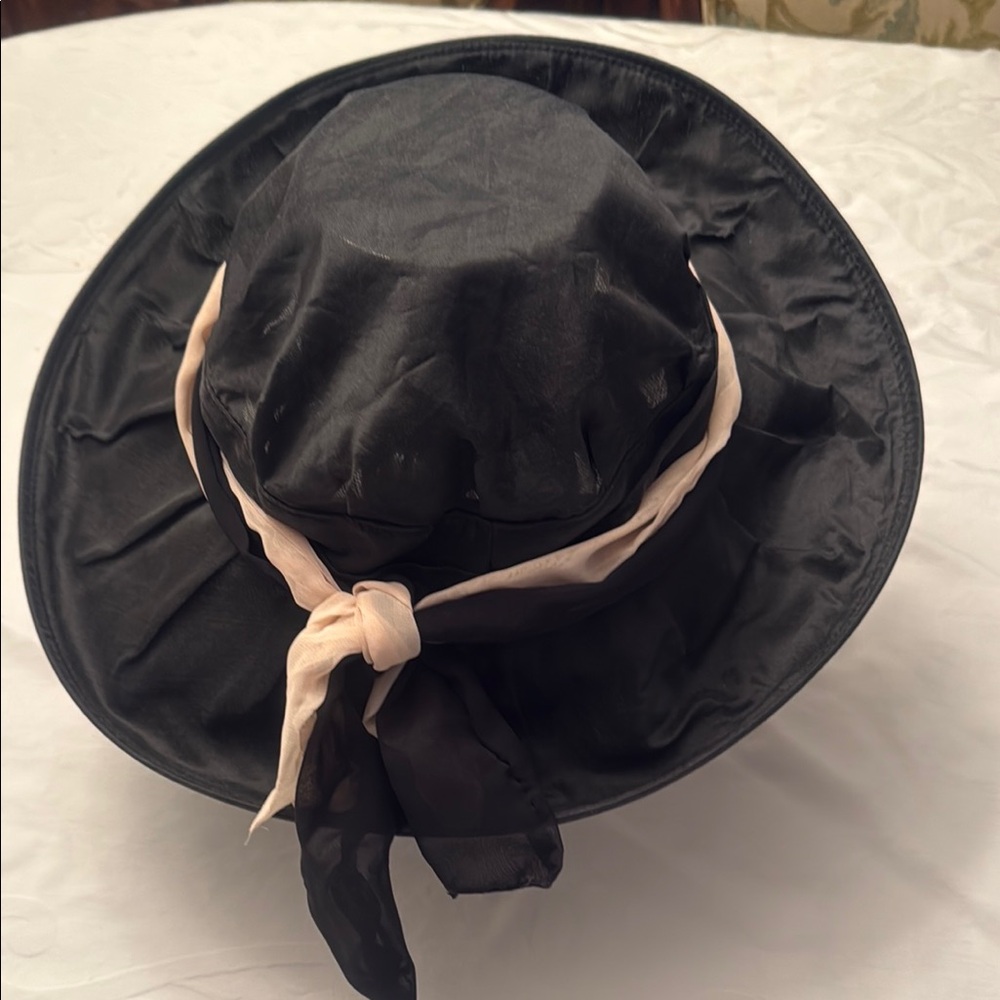 Chic Black and Cream Women's Hat - Picture 2 of 4